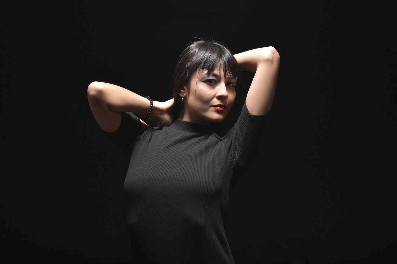 How to Style Minimalist Sneakers