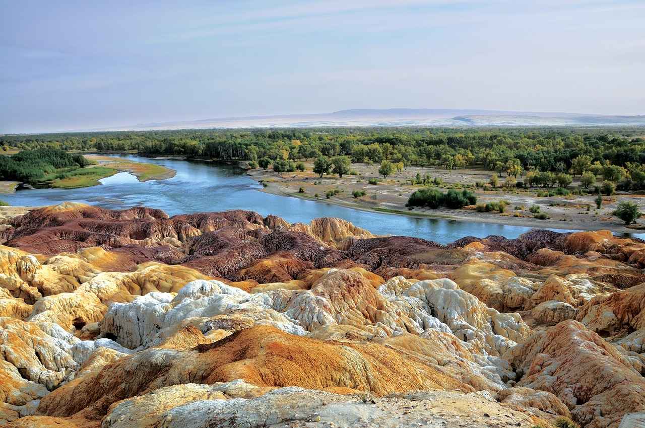 Why Khaki is the New Trend Color